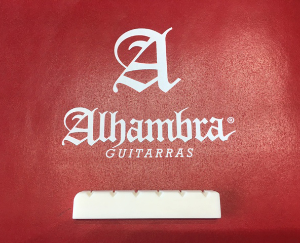Порожек верхний для классической гитары Alhambra 9.657 в магазине Music-Hummer