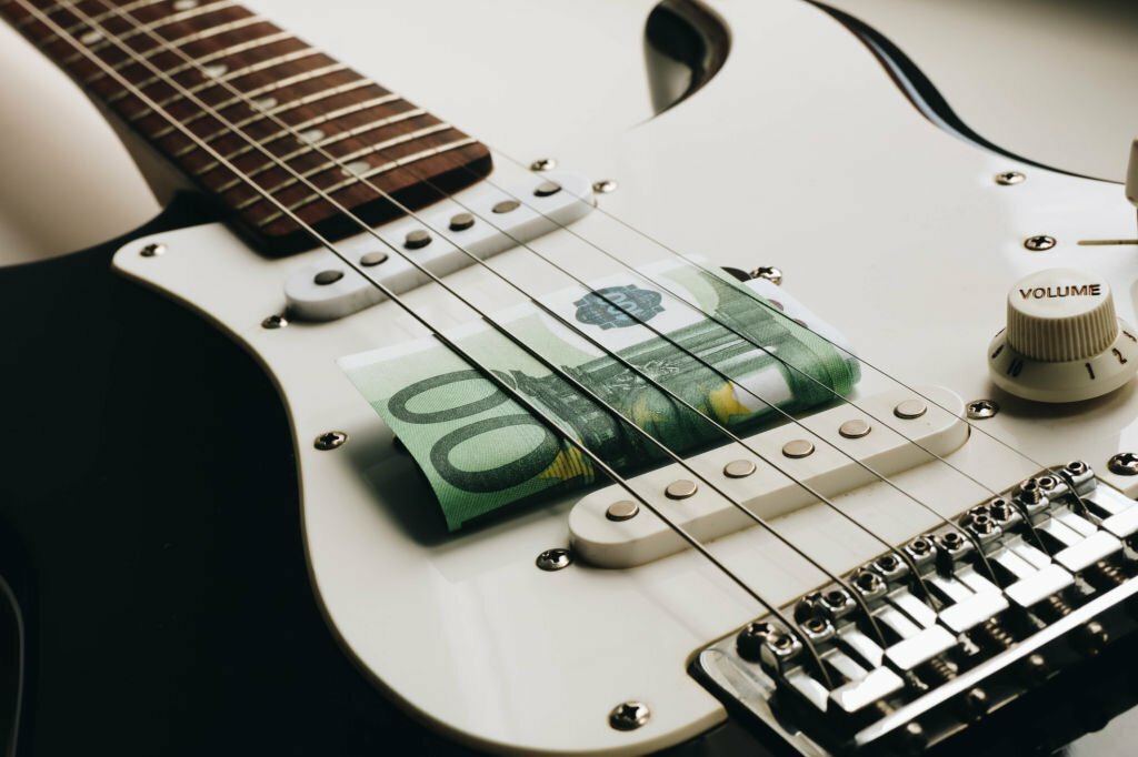 Как настроить 6-струнную гитару новичку в домашних условиях?