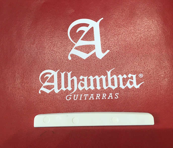 Порожек нижний для классической гитары Alhambra 9.647 в магазине Music-Hummer