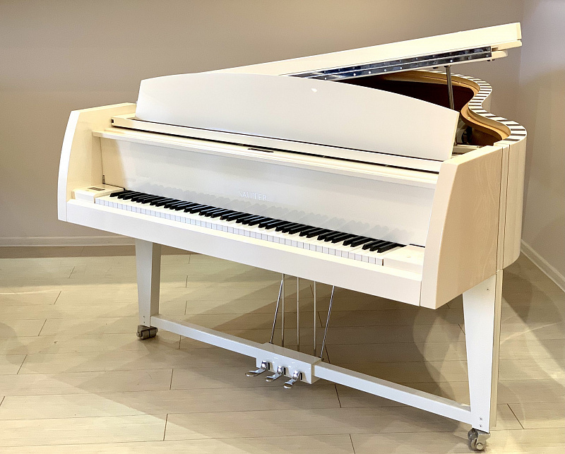 Белый кабинетный рояль Sauter 210 Vivace Peter-Maly-Edition White Polished в магазине Music-Hummer