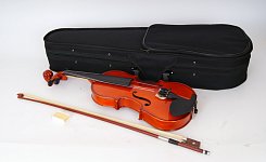 Скрипка 1/8 с футляром и смычком Carayа MV-008